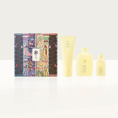 Coffret Cadeau Oribe Canada sans sulfate de la Boutique Flair, boutique de produits pour cheveux et salon de coiffure à Blainville. Ils offrent des produits tels que des shampoings sans sulfate, des masques capillaires, des gels douche, des après-shampoings. Ils sont non seulement certifiés par Bellami, mais ils offrent également des produits de plusieurs autres marques telles que Oribe Canada, T3, Iles Formula, QiQi, et bien d'autres !