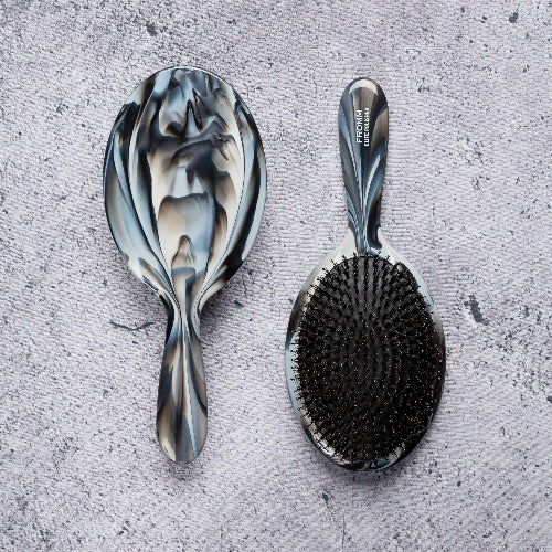 Brosse démêlante Fromme Pro de la Boutique Flair, boutique de produits pour cheveux et salon de coiffure à Blainville.